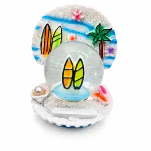 Palla neve surf mare conchiglia resina con tavole arancione verde e paesaggio tropicale