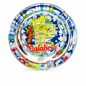 Posacenere vetro rotondo con mappa Calabria verde lime, peperoncini rossi e cornice blu cobalto
