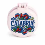 Spazzola richiudibile bianca con scritta Calabria blu e peperoncini rossi decorativi