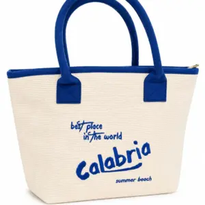 Borsa mare calabria tessuto intrecciato avorio con manici blu e scritta summer beach