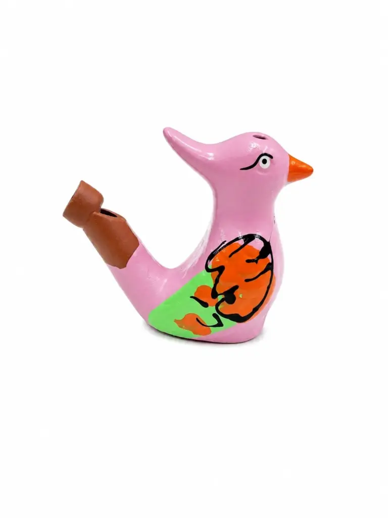 Ocarina terracotta rosa a forma di uccello stilizzato con decorazioni arancioni e verdi