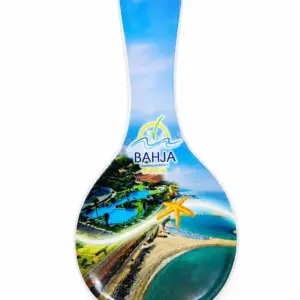 Poggiamestolo ceramica Villaggio Bahja con piscine azzurre e mare, manico azzurro