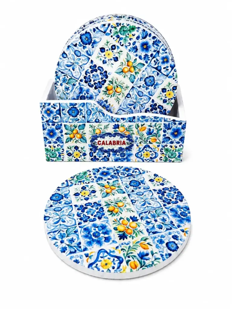 Sottobicchieri calabria maiolica rotondi con limoni e rosoni blu su fondo bianco, confezione da sei pezzi