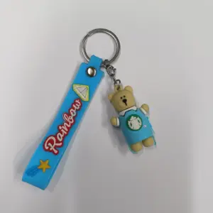 Portachiavi azzurro con orsetto beige in maglietta Starbucks e striscia Rainbow decorata