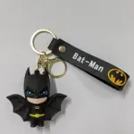 Portachiavi Bat-Man con ciondolo tridimensionale nero e giallo e striscia similpelle con logo