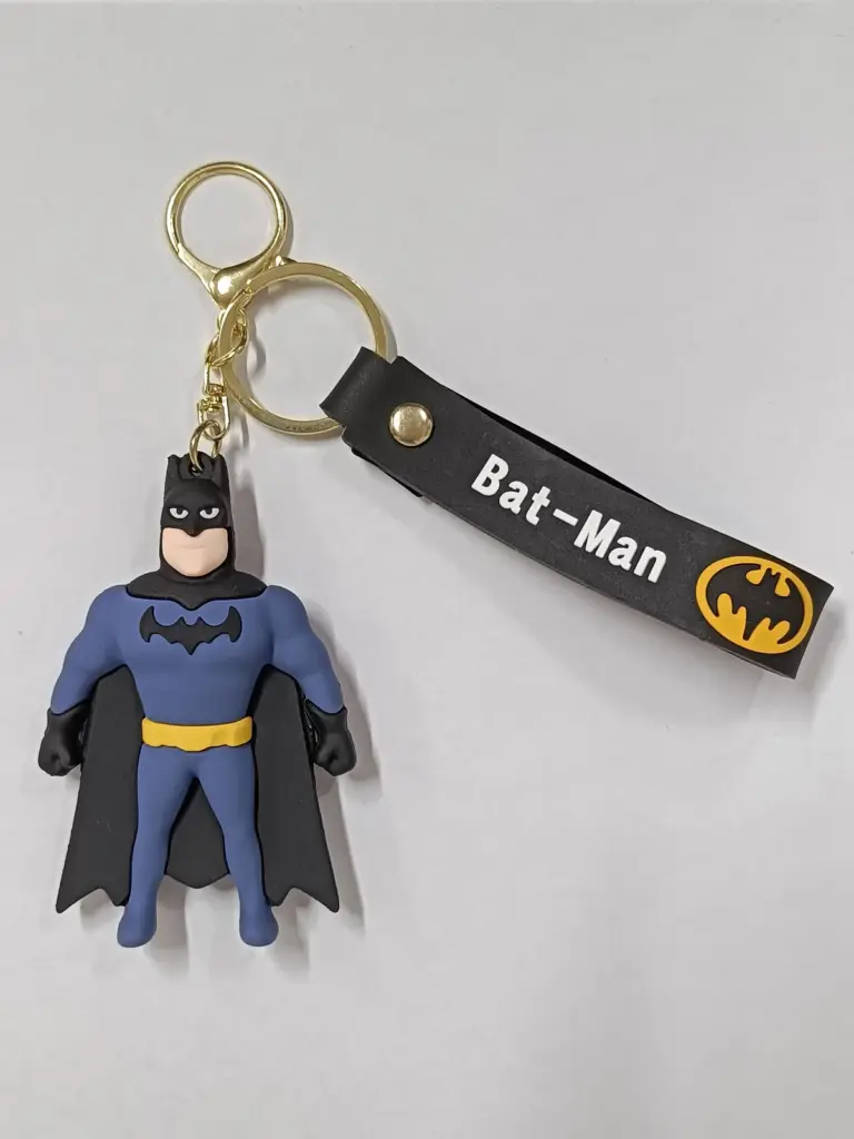 Portachiavi batman gomma con ciondolo 3D tuta blu nera mantello simbolo pipistrello moschettone oro