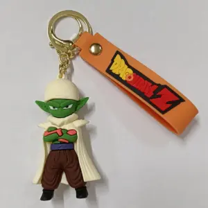 Portachiavi Dragon Ball Z con personaggio in gomma verde e fascetta arancione