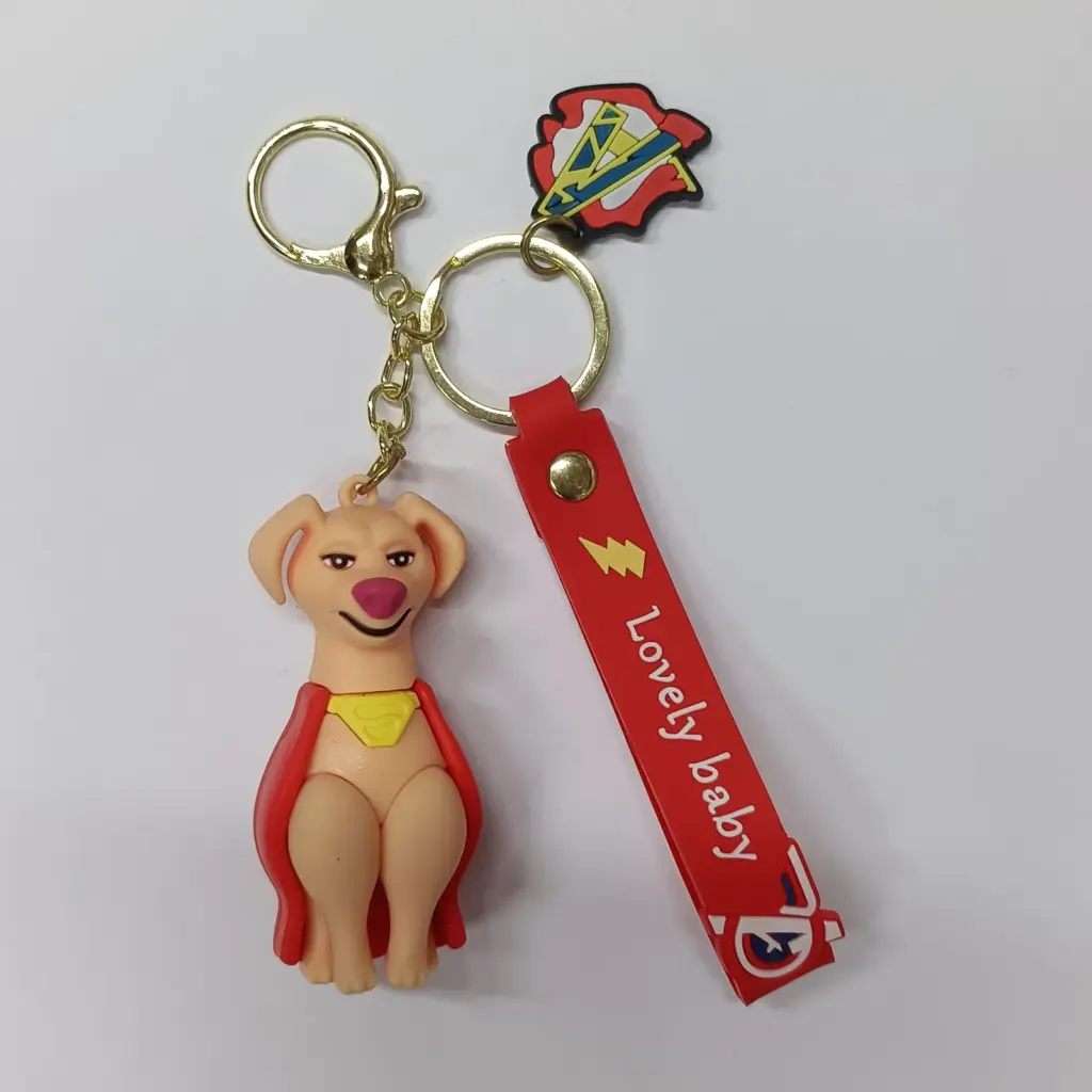 Portachiavi Krypto con cane supereroe mantello rosso, fascetta gomma rossa e charm fulmine giallo