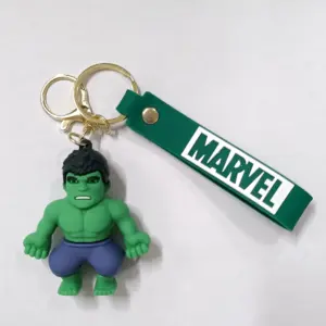 Portachiavi Marvel con ciondolo Hulk verde muscoloso e targhetta logo verde