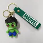 Portachiavi Marvel Hulk in gomma verde stile chibi con targhetta logo Marvel e moschettone dorato
