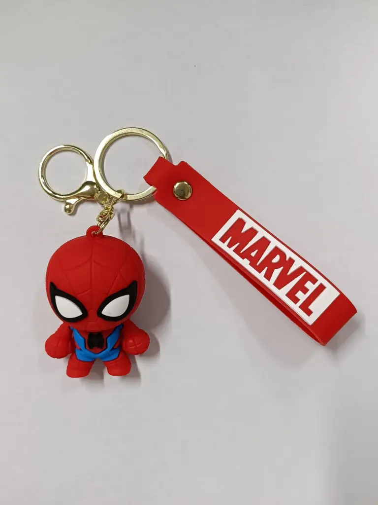 Portachiavi Marvel Spider-Man gomma rossa costume blu ciondolo logo bianco