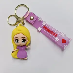 Portachiavi principessa Rapunzel con figurina tridimensionale e targhetta lilla decorata fiocchi neve