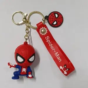 Portachiavi Spider-Man con figurina chibi rossa e blu, ciondolo circolare rosso e nastro gomma
