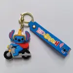 Portachiavi stitch motocicletta in gomma blu con casco giallo e anello dorato