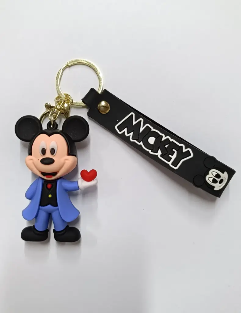 Portachiavi Topolino Disney in gomma blu con cuore rosso e targhetta Mickey nera