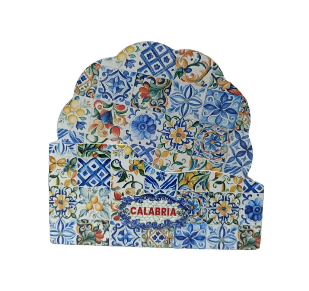 Sottobicchieri calabria maioliche forma sagomata fiori policromi fondo bianco scritta rossa