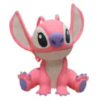 Statuetta stampa 3D Stitch rosa corallo seduto con orecchie appuntite e zampe viola