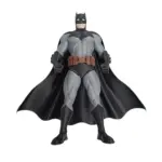 Statuetta Batman plastica stampata 3D costume grigio nero mantello fluente base integrata