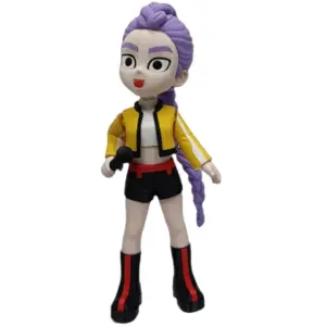 Statuetta stampa 3D personaggio femminile capelli viola giacca gialla stivali neri