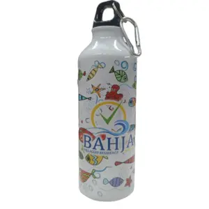 Borraccia alluminio bianco 500ml con tappo nero, moschettone argentato, grafica mare con pesci e scritta Bahja Villaggio Residence