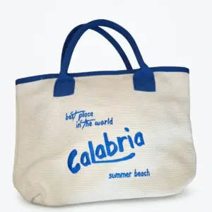 Borsa tote beige con manici e bordatura blu elettrico, scritta Calabria best place in the world summer beach al centro