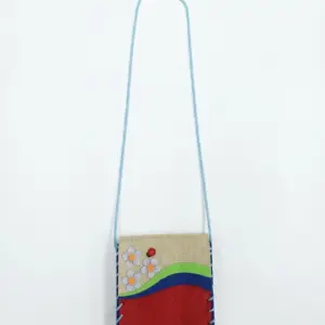 Borsa tracolla tessuto beige e rosso, margherite bianche e coccinella rossa, tracolla azzurra intrecciata