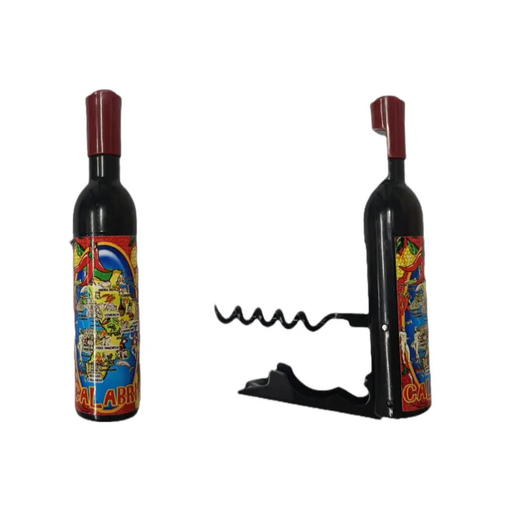 Cavatappi a forma di bottiglia, corpo nero, tappo bordeaux, etichetta mappa illustrata Calabria in rosso giallo e verde, spirale metallica visibile