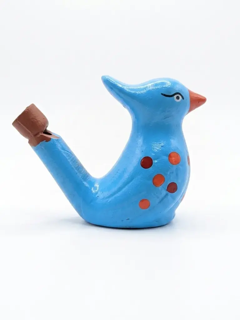 Fischietto ad acqua in ceramica a forma di uccellino azzurro con becco arancione, puntini rossi sul dorso e tappo in terracotta sulla coda