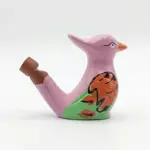 Fischietto ad acqua in ceramica a forma di uccellino rosa con becco arancione, decorazione floreale arancione e verde sul corpo e tappo sul dorso