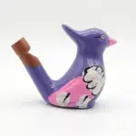 Fischietto ad acqua in ceramica smaltata a forma di uccellino, corpo viola, petto rosa con decorazioni bianche e nere, bocchino terracotta