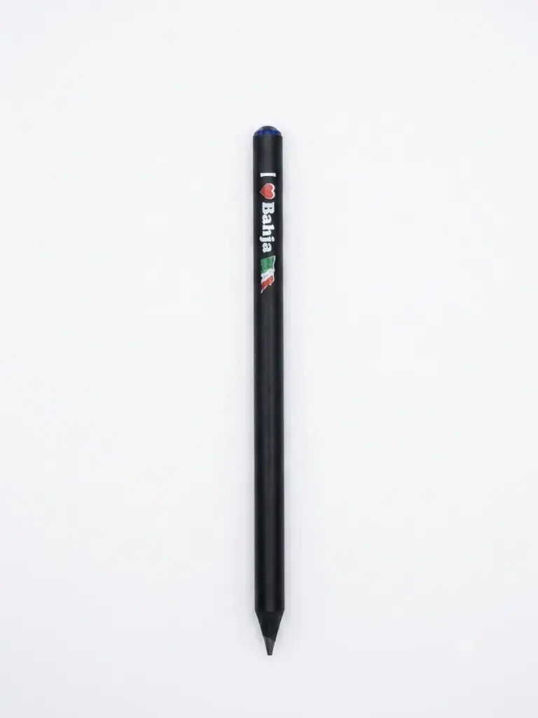 Matitone fusto nero opaco con scritta bianca I Love Bahja, cuore rosso, bandiera italiana tricolore e strass blu in cima