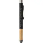 Penna a sfera fusto nero opaco con scritta CALABRIA incisa, inserto in bambù naturale e gommino touch nero per schermi