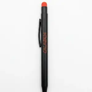 Penna a sfera nera con scritta CALABRIA in arancione a effetto neon sul fusto, gommino arancione in cima e clip laterale nera
