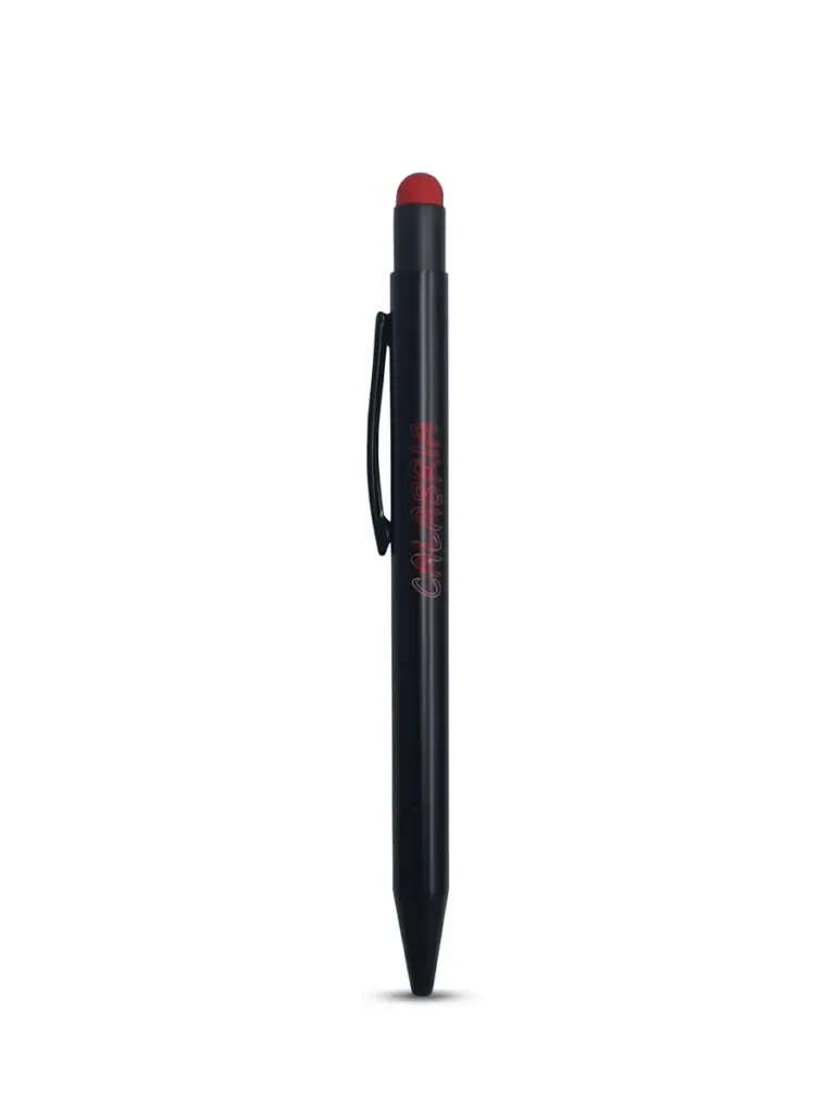 Penna a sfera nera con scritta Calabria in corsivo rosso e gommino rosso, clip nera laterale su sfondo bianco