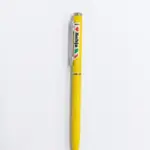 Penna a sfera fusto giallo con etichetta bianca scritta I Love Bahja cuore rosso e bandiera italiana clip cromata