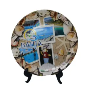 Piatto ceramica decorativo Villaggio Bahja con collage foto mare piscine conchiglie supporto