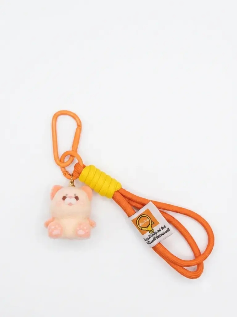 Portachiavi con moschettone arancione, cordino paracord bicolore arancione-giallo e ciondolo gattino morbido color pesca con dettagli rosa