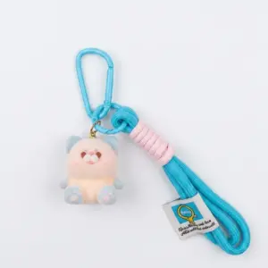 Portachiavi gattino kawaii floccato crema con orecchie e zampe grigio-azzurre, cordino intrecciato turchese e rosa, moschettone azzurro
