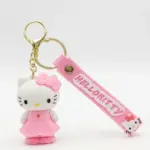 Portachiavi Hello Kitty con figura rosa in abito e fiocco, targhetta gommata rosa con scritta in rilievo e anello metallico dorato