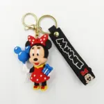 Portachiavi con figura Minnie in vestito rosso a pois, palloncino blu sagomato, targhetta nera scritta MINNIE e moschettone dorato