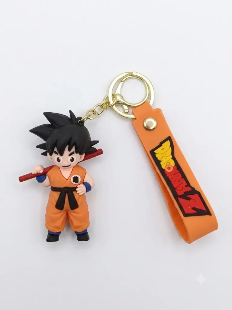 Portachiavi Son Goku Dragon Ball Z: figura in gomma arancione con bastone rosso e ciondolo arancione con logo