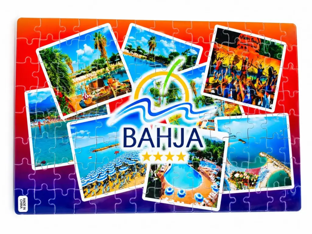 Puzzle scomponibile Bahja con collage di foto: spiagge, piscine, serate animate, logo Bahja 4 stelle su fondo arancio-viola