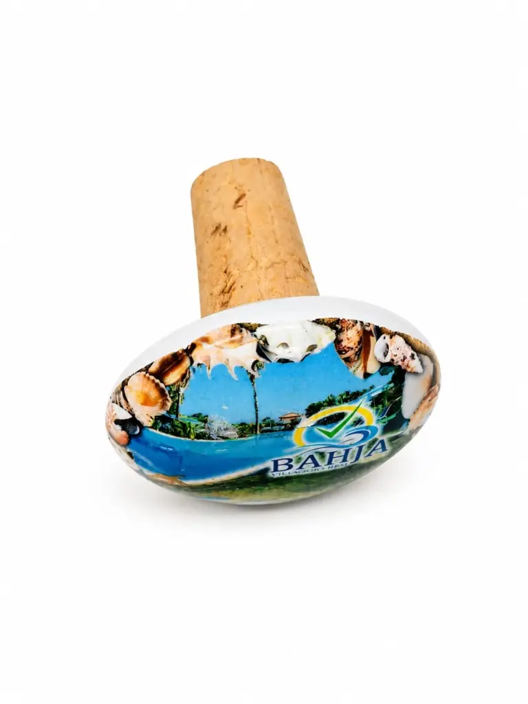 Tappo di sughero con base ovale stampata con immagine del Villaggio Bahja, piscina e conchiglie