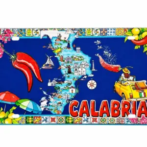 Targa metallica Calabria blu con mappa regionale, peperoncini rossi, Fiat 500 gialla e scritta CALABRIA in rosso