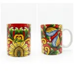 Tazza ceramica fondo rosso con manico bianco, girasole giallo, foglie verdi, elementi azzurri a goccia, volute dorate e scritta Bahja