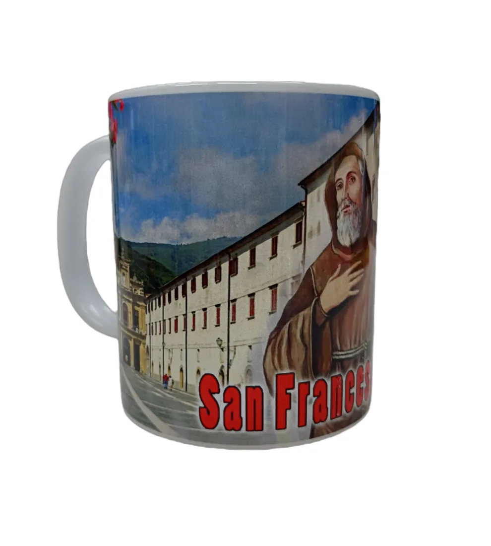 Tazza ceramica bianca con San Francesco di Paola in saio marrone, santuario con facciata chiara e finestre rosse, scritta in rosso