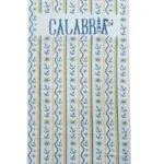 Telo mare bianco con strisce verticali di ancore turchese, rose dei venti verde oliva e scritta CALABRIA blu con faro stilizzato