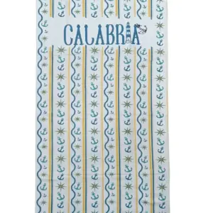 Telo mare bianco con strisce verticali di ancore turchese, rose dei venti verde oliva e scritta CALABRIA blu con faro stilizzato